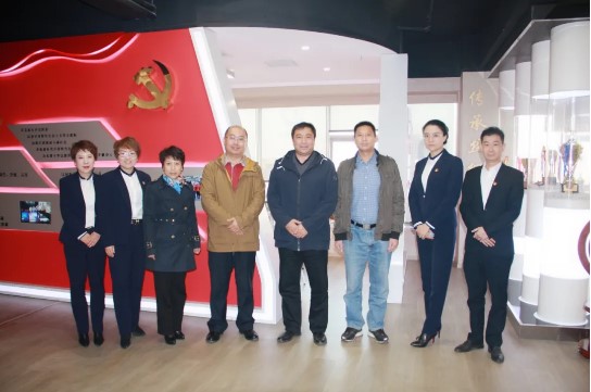 直奔一線(xiàn) 上下聯(lián)動(dòng) 問(wèn)需幫扶——市商務(wù)局、春華街黨工委領(lǐng)導(dǎo)走訪(fǎng)問(wèn)需永誠(chéng)世佳